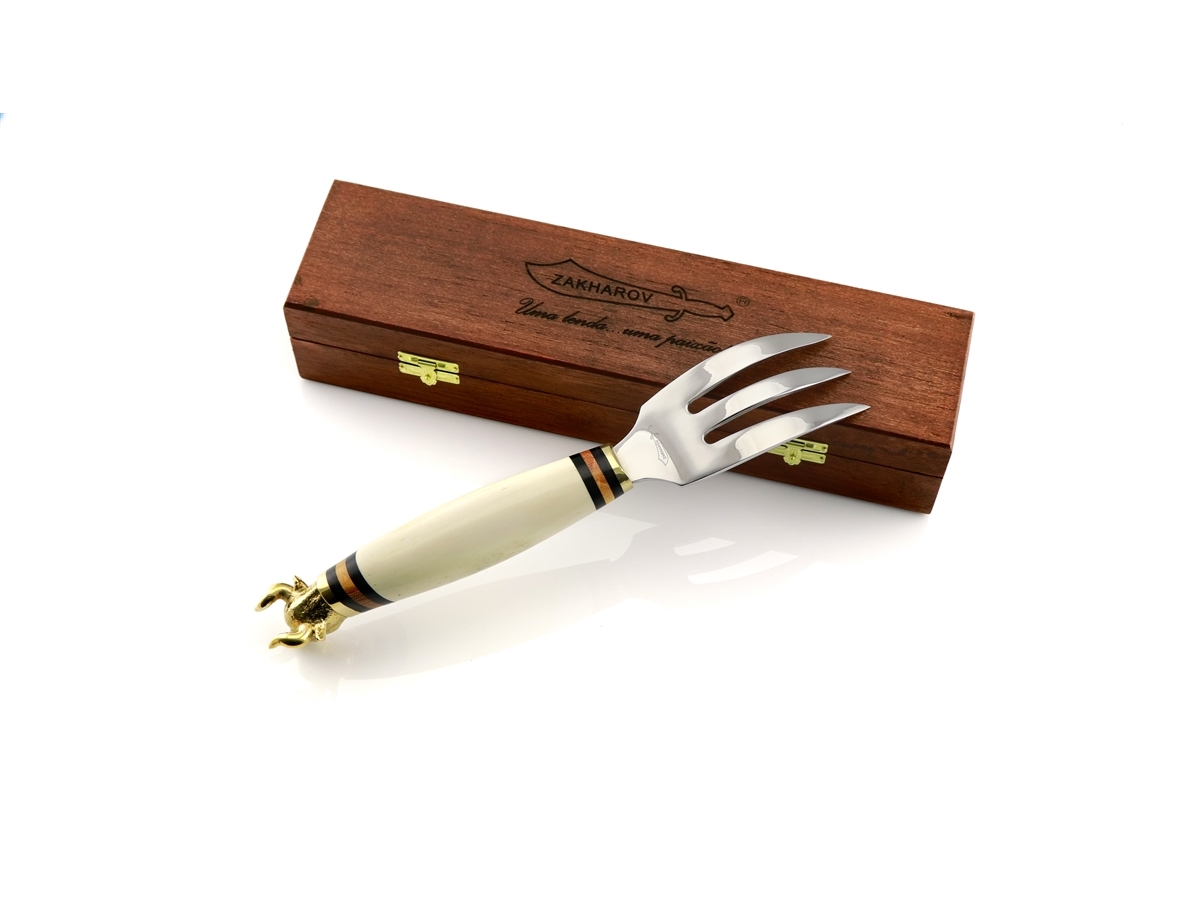 Garfo para churrasco touro dourado personalizável com 5 dentes e base de  madeira - Tamaru Gourmet