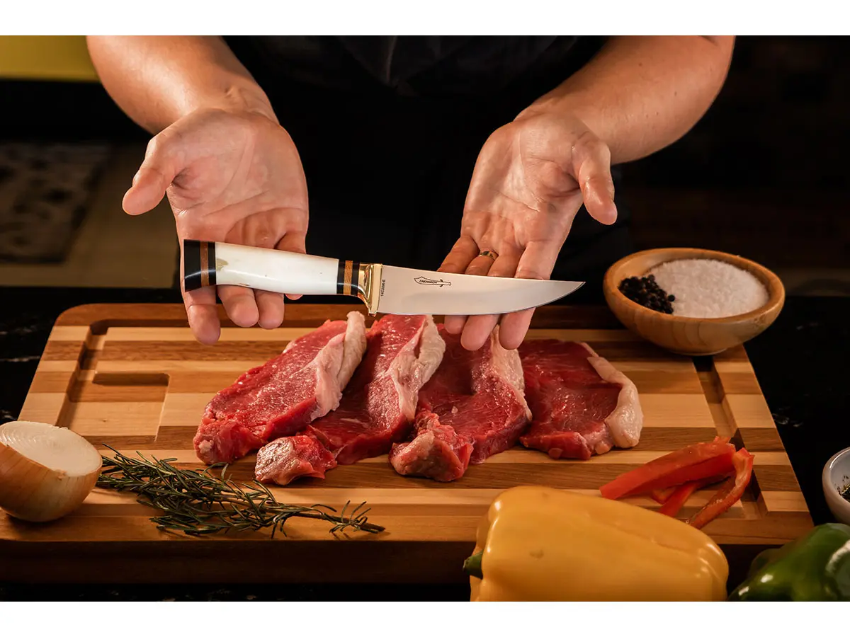 Faca para Churrasco e Cozinha 5" Zakharov Picanheira Petit Cabo de Osso no Estojo de Madeira