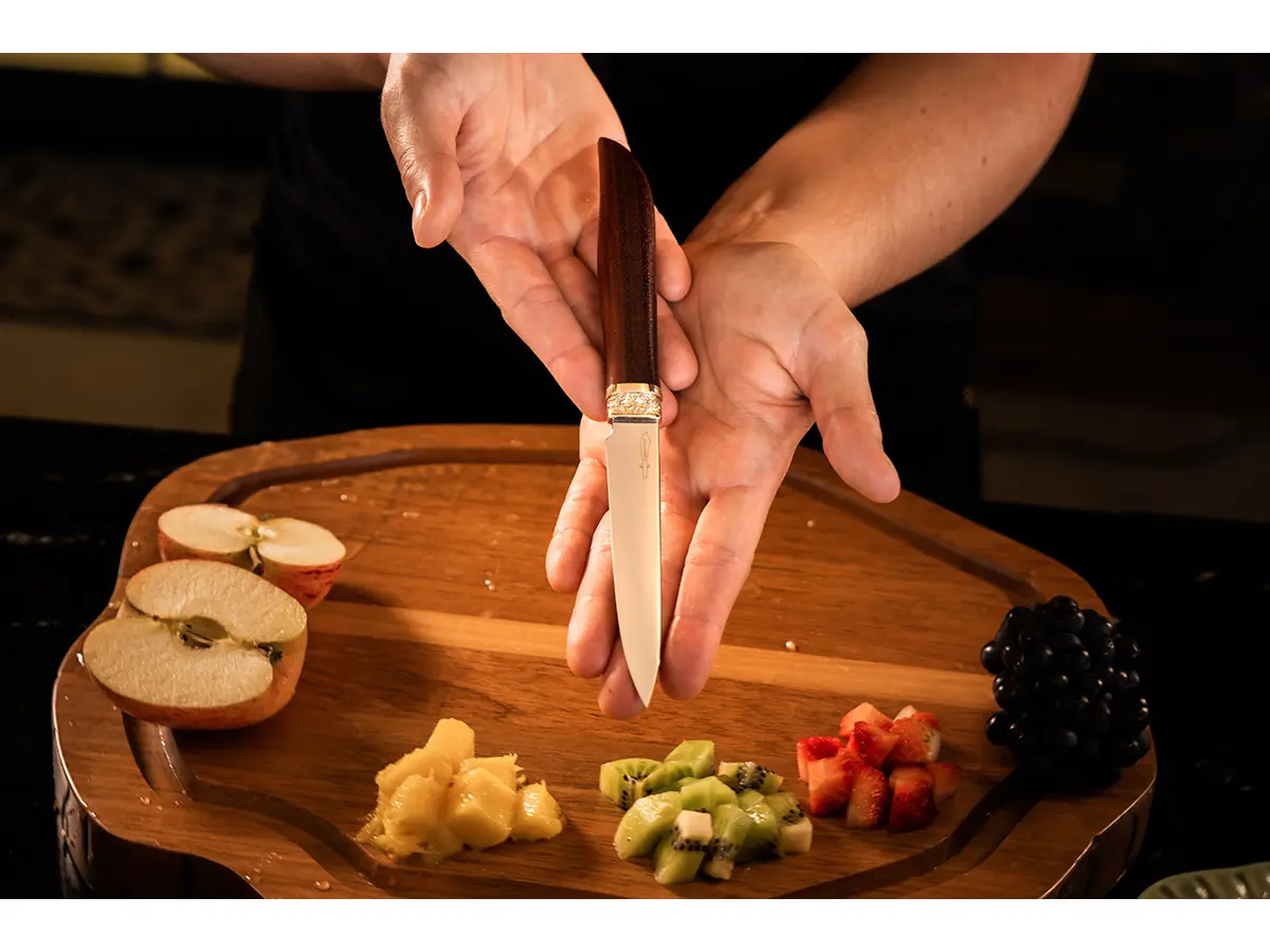 Faca para Cozinha 4" Zakharov Chef Iza na Bainha de Couro Caramelo