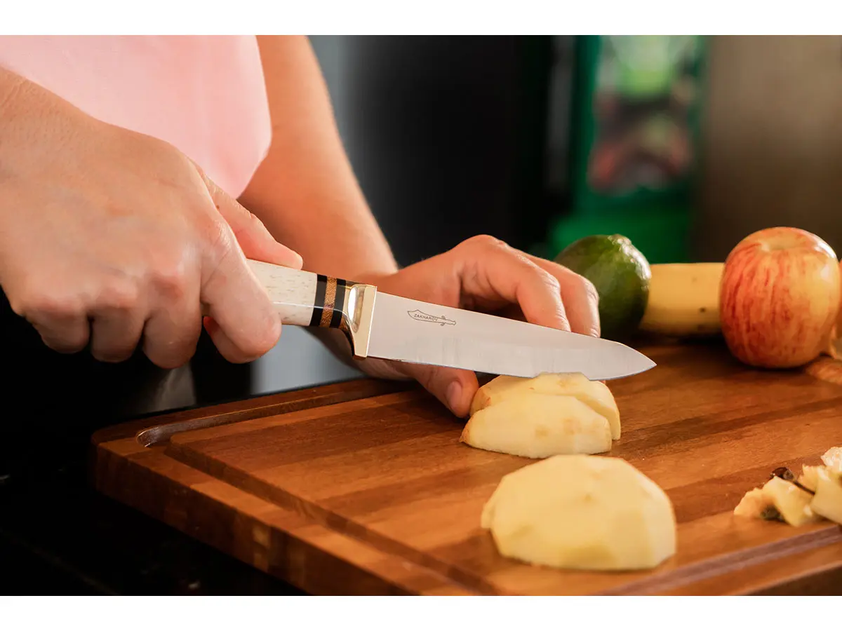 Faca Zakharov Chef Petit 5'' Cabo de Osso Cozinha na Bainha Preta