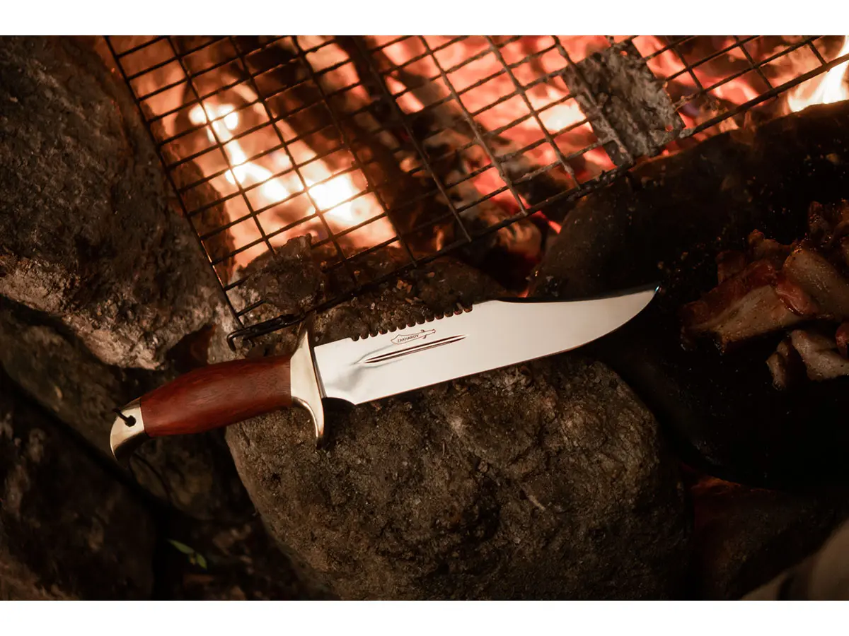 Faca Bowie Comando Zakharov 8” na Bainha de Couro