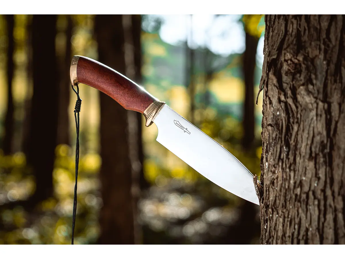 Faca Esportiva Zakharov Hunter Bear 7” na Bainha de Couro