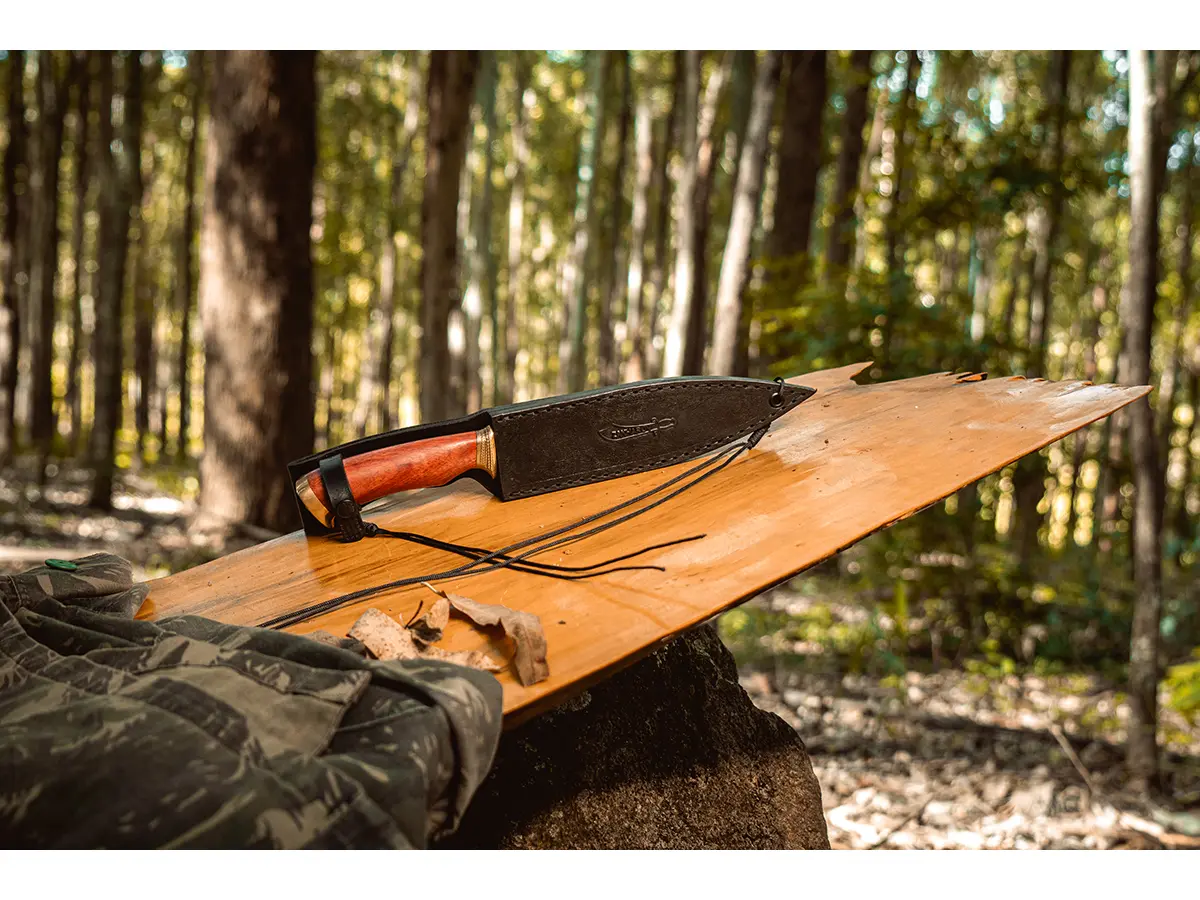 Faca Esportiva Zakharov Hunter Bear 7” na Bainha de Couro