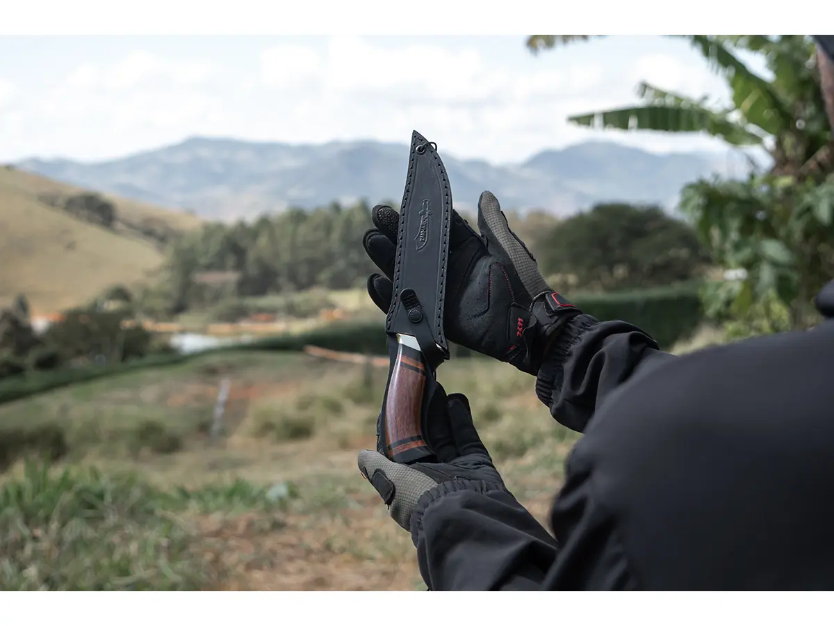 Faca Esportiva Zakharov Hunter Plus 7" na Bainha de Couro