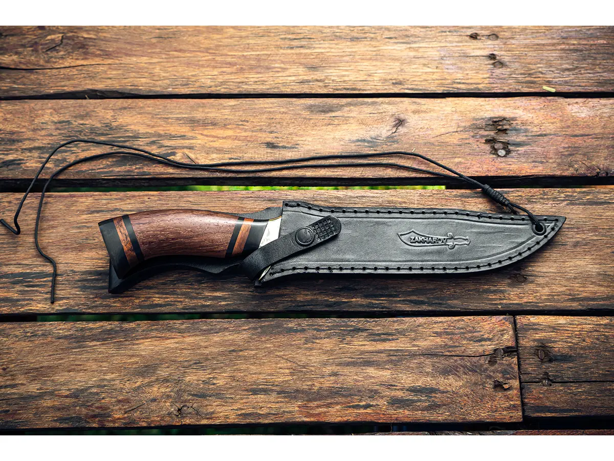 Faca Esportiva Zakharov Hunter Plus 7" na Bainha de Couro