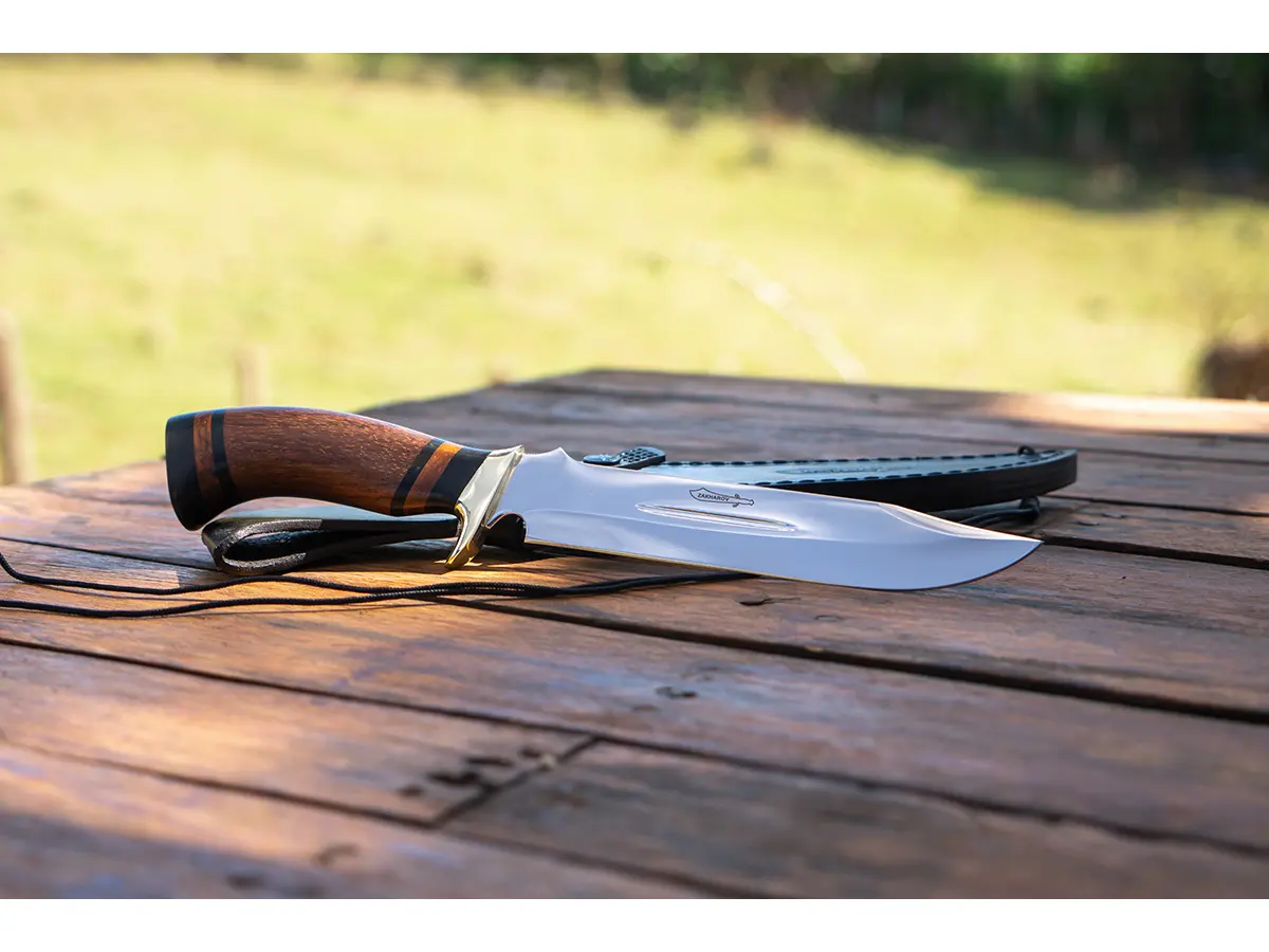 Faca Esportiva Zakharov Hunter Plus 7" na Bainha de Couro