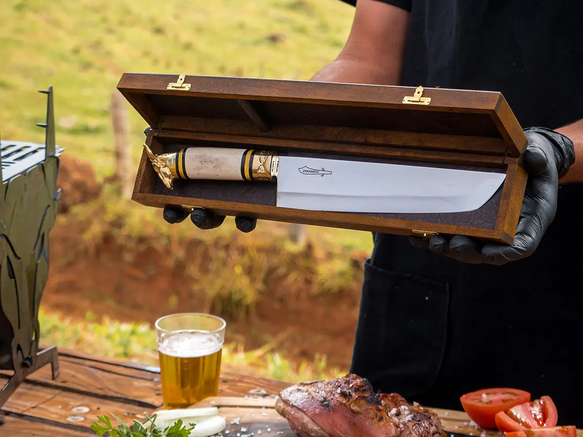 Faca Churrasco Zakharov 9" Golden Skull no Estojo de Madeira