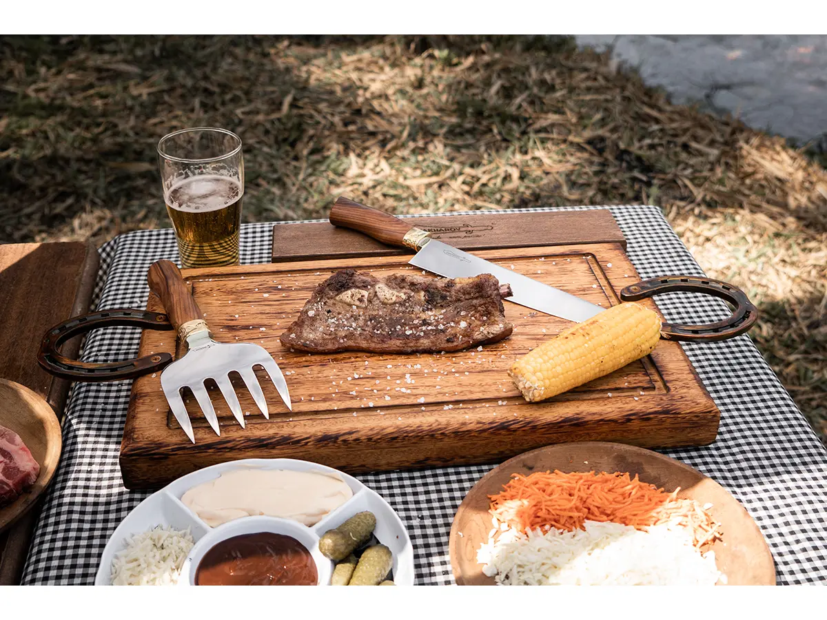 Tabua de Carne para Churrasco Alça Ferradura - 50x30cm